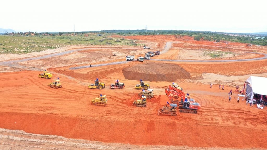 Dự án Summerland Hưng Lộc Phát đang được chủ đầu tư thi công rầm rộ 3 ca với hàng trăm công nhận thường trực trên công trường