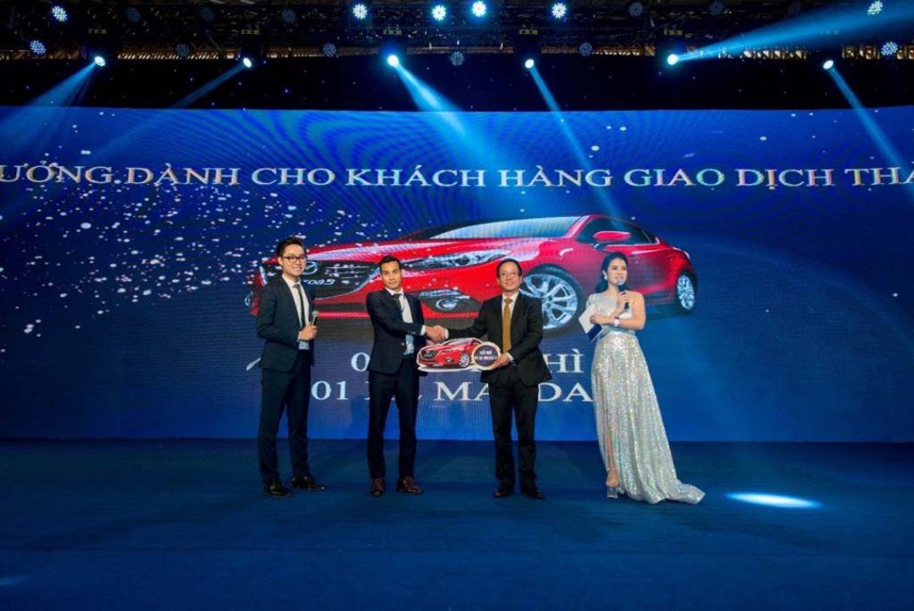 Khách hàng may mắn trúng giải 2