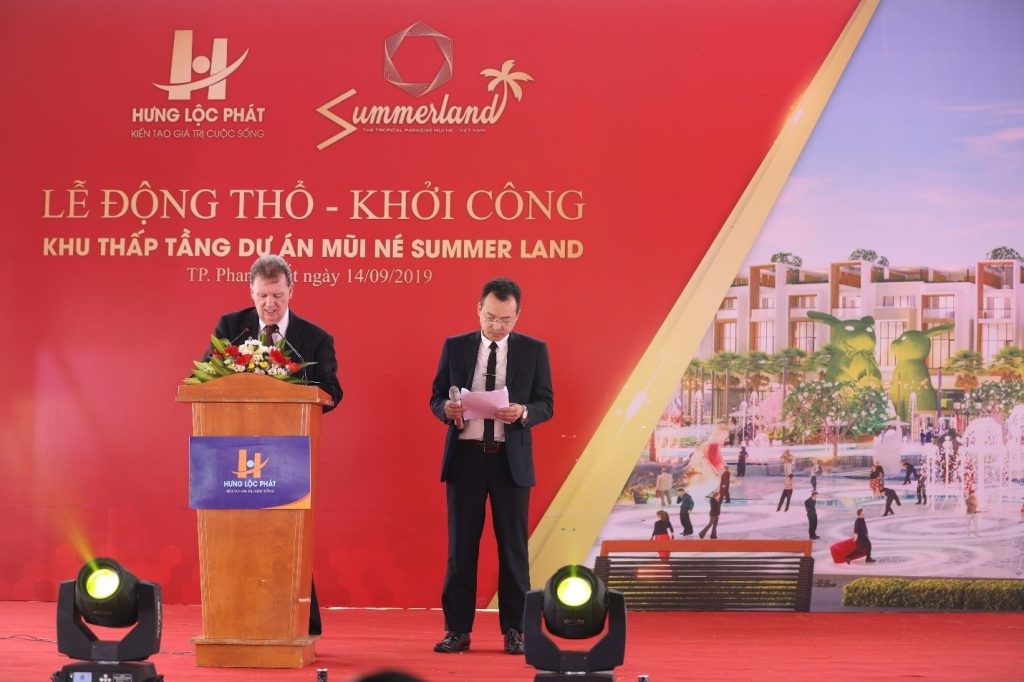 Mr. Francis McGann - Phó tổng Giám đốc công ty quản lý khách sạn VHG phát biểu tại buổi lễ