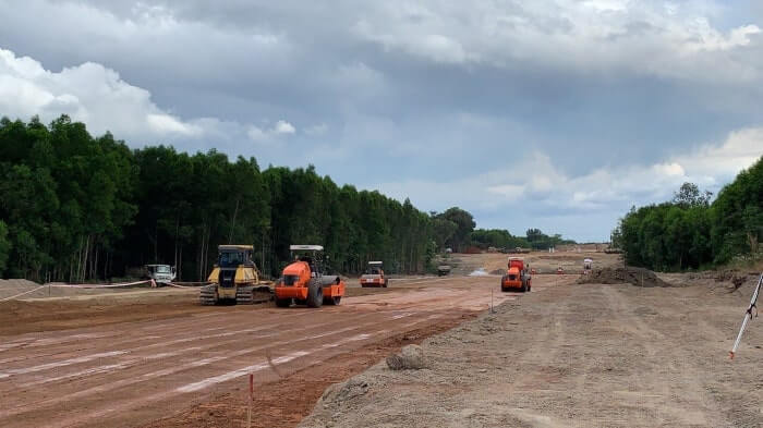 Cận cảnh thi công gói thầu lớn nhất cao tốc Phan Thiết - Dầu Giây 2