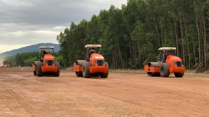 Cận cảnh thi công gói thầu lớn nhất cao tốc Phan Thiết - Dầu Giây 4