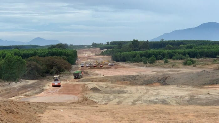 Cận cảnh thi công gói thầu lớn nhất cao tốc Phan Thiết - Dầu Giây 5