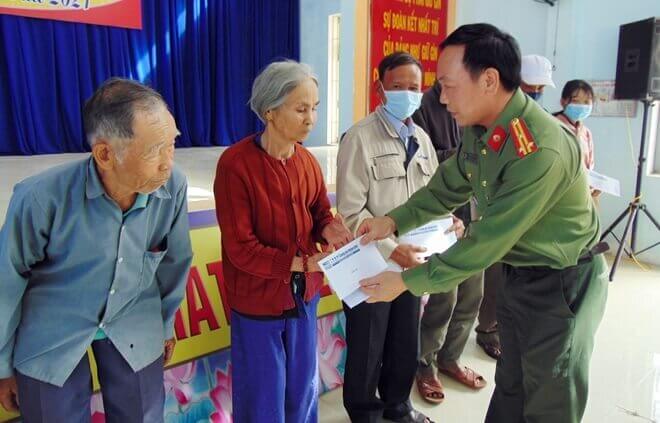 Hưng-Lộc-Phát-trao-tặng-200-suất-quà-tết-vì-người-nghèo-tại-tỉnh-Quảng-Ngãi-Ảnh-10