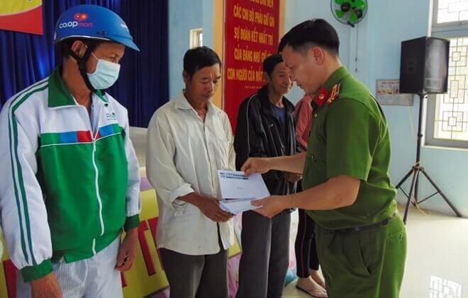 Hưng-Lộc-Phát-trao-tặng-200-suất-quà-tết-vì-người-nghèo-tại-tỉnh-Quảng-Ngãi-Ảnh-11