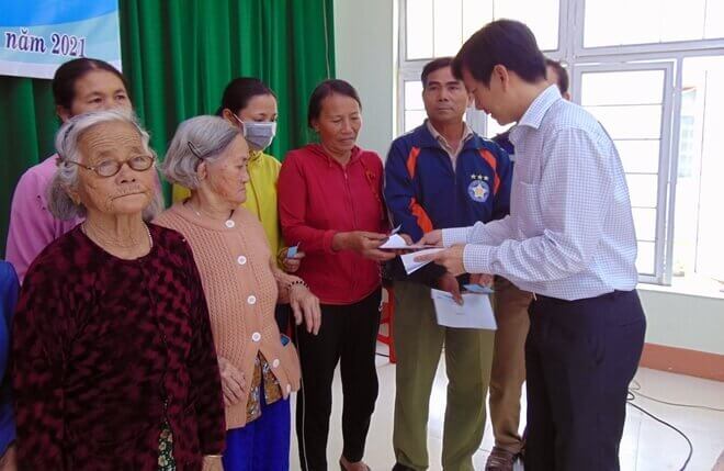 Hưng-Lộc-Phát-trao-tặng-200-suất-quà-tết-vì-người-nghèo-tại-tỉnh-Quảng-Ngãi-Ảnh-12