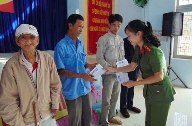 Hưng-Lộc-Phát-trao-tặng-200-suất-quà-tết-vì-người-nghèo-tại-tỉnh-Quảng-Ngãi-Ảnh-8