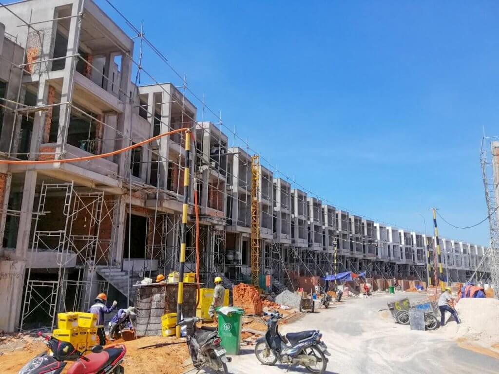 Đội ngũ kỹ sư, công nhân tại công trường
