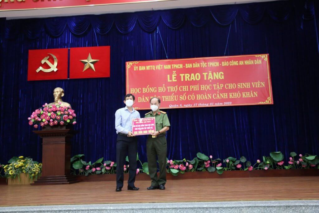 Hưng Lộc Phát Group trao học bổng Hỗ trợ chi phí học tập cho sinh viên dân tộc thiểu số có hoàn cảnh khó khăn